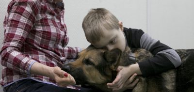 Perro mejora comportamiento de niños con trastornos mentales