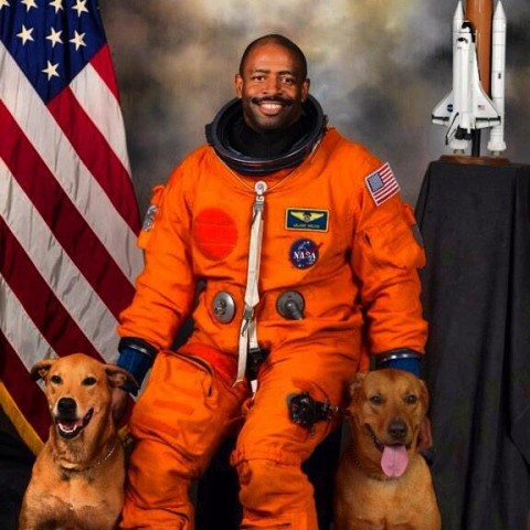 Astronauta y sus perros