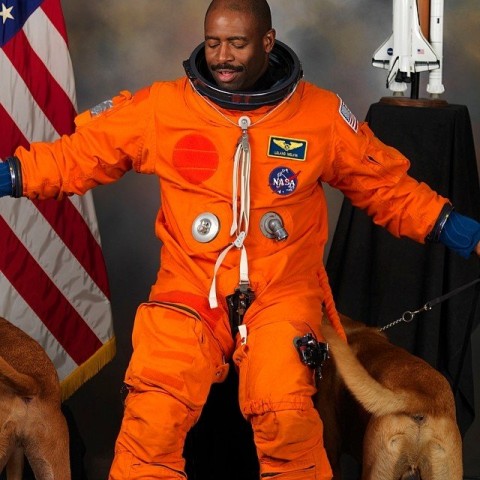 Astronauta y sus perros