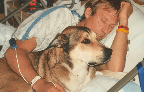 Tributo al perro le ayudó vencer el cáncer enternece a miles