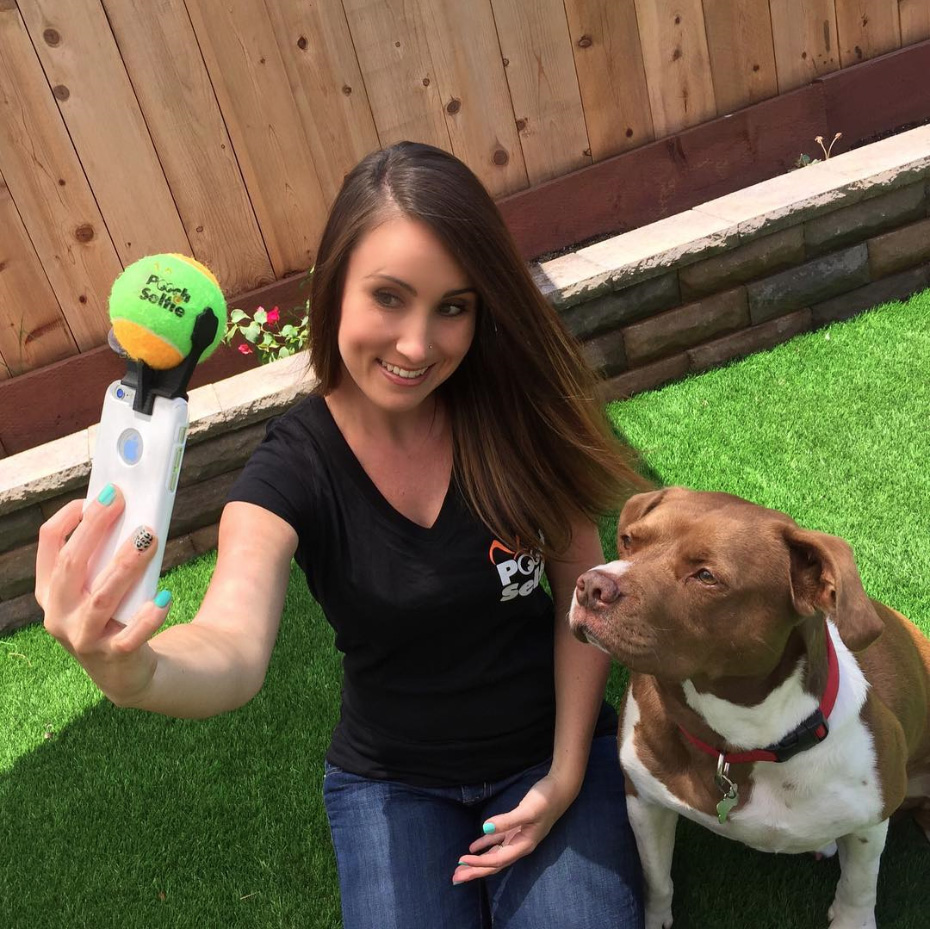 ¡Este genial accesorio hará a tu perro posar para la selfie perfecta!